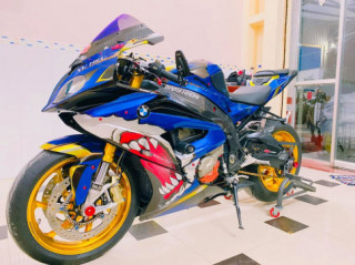 BMW S1000RR độ cực đỉnh theo chuẩn ‘cá mập’ trên đất Việt