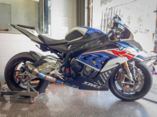 BMW S1000RR độ hào nhoáng với phong thái đại gia Việt