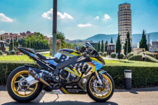 BMW S1000RR khoe dáng đầy hiệu quả từ bối cảnh ấn tượng