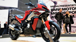 BMW S1000XR 2020 vừa được công bố với giá bán hấp dẫn