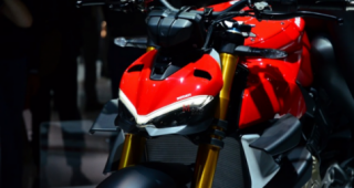 Ducati Streetfighter V4 ra mắt vào cuối tháng này với giá từ 744 triệu VND