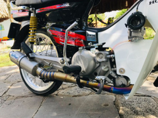 Honda Dream sở hữu động cơ Takegawa huyền thoại khiến bao người mê mẩn