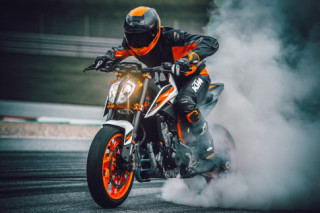 KTM 890 Duke R được giới thiệu chi tiết trước ngày ra mắt