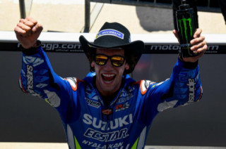 [MotoGP 2019] Marc Marquez đo đường, Alex Rins giành chiến thắng ngoài dự đoán