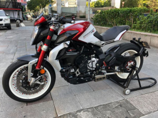 MV Agusta Dragster 800RR độ nổ mắt với thương hiệu Motor Corse