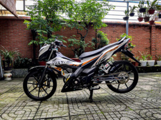 Sonic 150 lạ mắt trong dàn chân khác zin hoàn toàn
