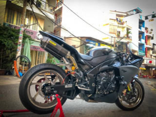 Yamaha R1 độ - Sự trở lại của huyền thoại bất bại trên đường phố Việt