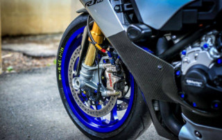 Yamaha R1M độ đầy bá đạo với dàn trang bị từ đường đua