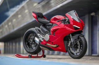 2020 Ducati Panigale V2: Mẫu sport bike thiết kế đẹp, dễ lái cho dân mê xe - 2