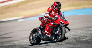 Câu chuyện của Ducati Superleggera V4 qua tay đua thử nghiệm