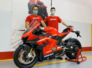 Ducati bắt đầu thử nghiệm Superleggera V4 trong đường đua trước khi sản xuất
