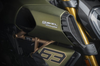 Ducati Diavel 1260 Lamborghini 2021 đẹp từ mọi góc nhìn trình diện