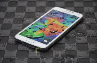 Galaxy S7 và S7 Edge chống nước, có khe cắm thẻ nhớ