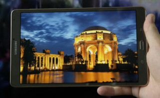 Galaxy Tab S2 mỏng hơn cả iPad Air 2
