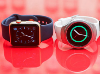 Samsung Gear S2 đối đầu Apple Watch
