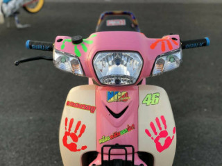 Cub Fi độ gây ấn tượng người xem với dấu tay người bí ẩn của biker Thailand