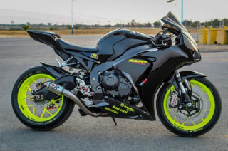 Honda CBR1000RR bò mộng cháy đen đầy bạo lực