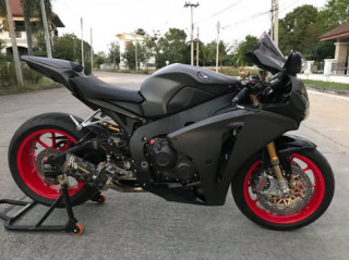 Honda CBR1000RR ‘gã bò mộng’ đậm chất chơi đến từ xứ Chùa Vàng