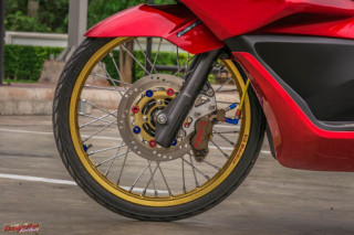 PCX 150 độ mang vẻ đẹp quyến rũ với tone đỏ mạnh mẽ