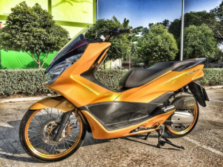 PCX 150 độ tone vàng chói lóa của biker xứ sở chùa vàng