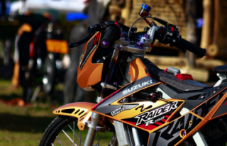 Raider 150 trông ác chiến hơn với dàn chân Carbon suy dinh dưỡng