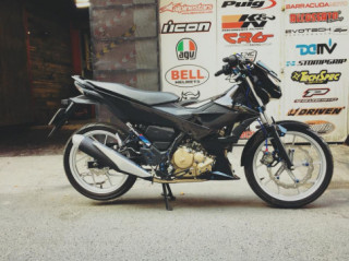 Raider R150Fi độ đơn giản với nhiều món đồ chơi Ý