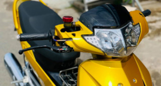 Wave 125 trong bộ cánh hoàng kim giáp