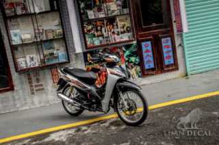 Wave A độ độc đáo trong bộ cánh tem ghép đa màu sắc