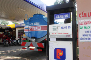 Xăng A95 có giá hơn 20.000 đồng 1 lít, bỏ xa xăng E5