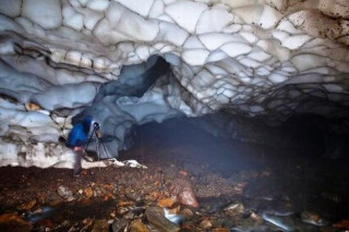 Đến thăm hang động lung linh ký bí ở Nga