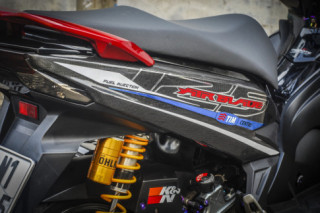 Honda Air Blade độ bộ cánh Carbon Fiber cùng khối đồ chơi nặng ‘Kg’