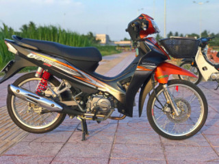 Honda Blade 110 được độ với vài món đồ chơi