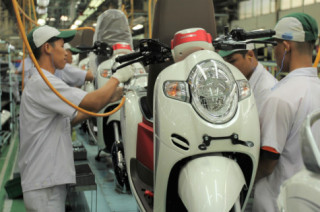 Honda Scoopy 2019 ra mắt màu White Red sành điệu có giá 31 triệu đồng