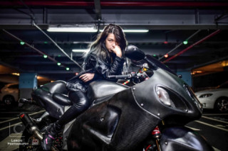 Làm sao mà một cô gái nhỏ nhắn có thể chinh phục, sở hữu SUZUKI GSX-1300R Hayabusa?