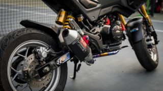 Msx 125 độ - một vị khách lạ khoe dáng bên sân tennis