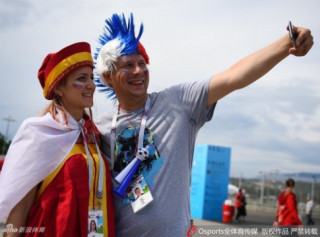 Muôn vàn sắc thái chụp ảnh selfie tại World Cup 2018