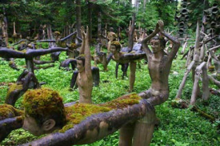 Những bức tượng kỳ quái ở rừng Phần Lan