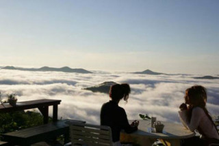 Phiêu bồng giữa biển mây trên đỉnh Unkai Terrace