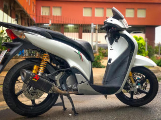 Sh 150 độ hệ thống treo Ohlins trước sau để đi làm thêm thoải mái