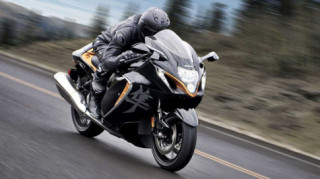 Suzuki Hayabusa 2021 mặc kệ dịch Covid-19 vẫn hút khách tại Ấn Độ