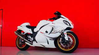 Suzuki Hayabusa ‘Gã béo phì’ sành điệu bên option hàng hiệu