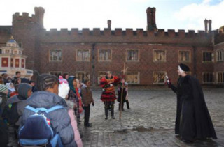 Thăm cung điện Hampton Court