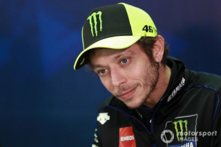 Valentino Rossi cảm thấy thoải mái hơn về việc sắp nghỉ hưu
