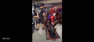 [Video] Yamaha R6 cất tiếng hát chúc mừng sinh nhật