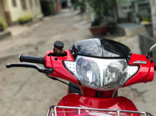 Wave 125i độ nhẹ nhàng khoe dáng giữa con hẻm vắng