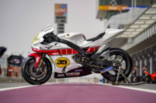 Yamaha M1 độ phong cách MotoGP nhằm kỷ niệm 60 năm tham gia Grand Prix