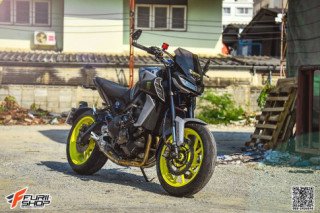 Yamaha MT-09 độ chói lóa với dàn đồ chơi cao cấp