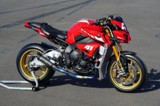 Yamaha MT-10 độ cực chất bên dàn chân hàng hiệu
