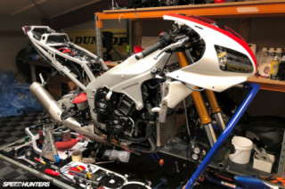 Yamaha R1 2018 độ ngược lịch sử trở thành R1 1998