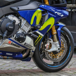 Yamaha R1 ‘Cá trê’ độ lôi cuốn trong diện mạo Movistar